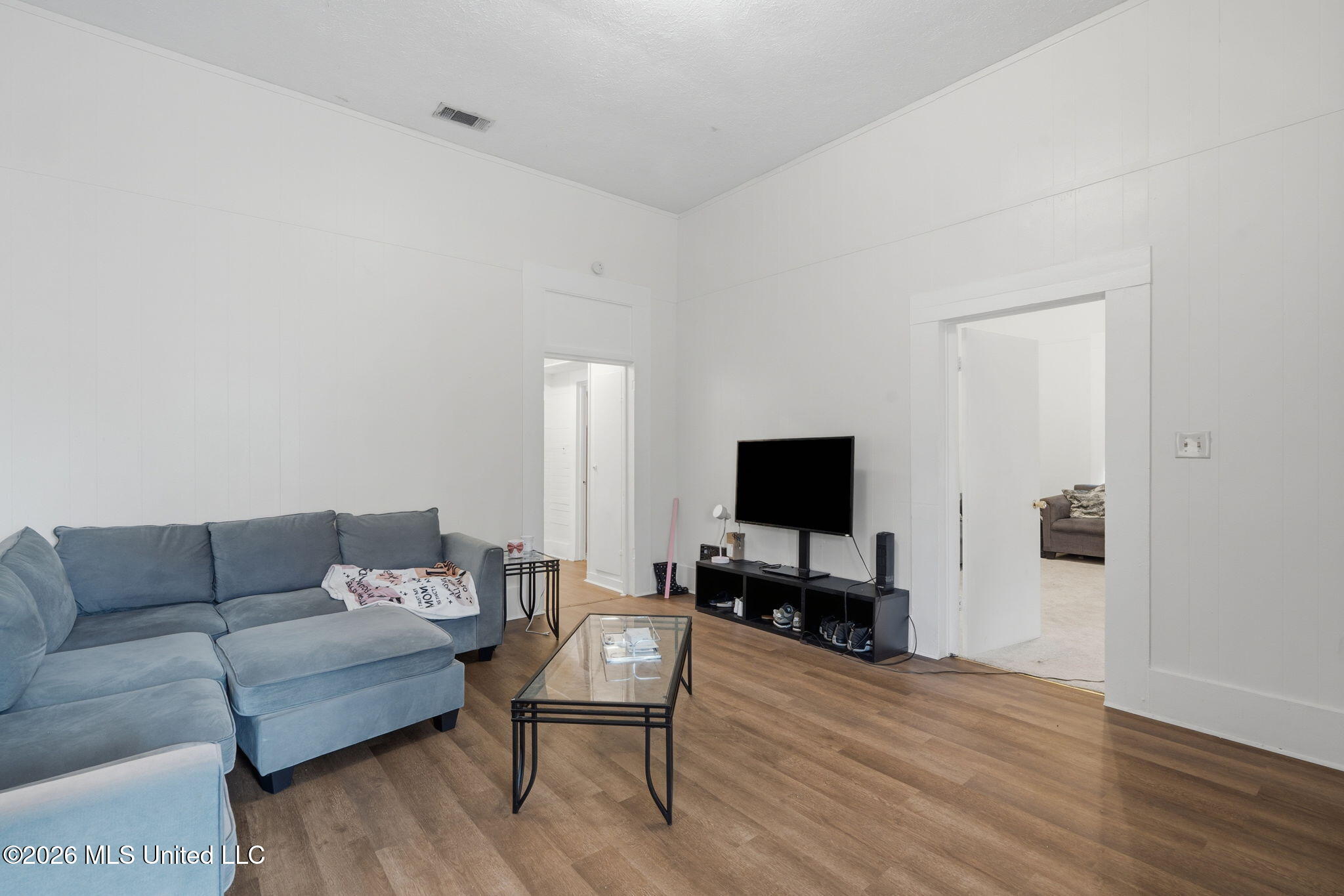 631 Avenue B Property Photo 4