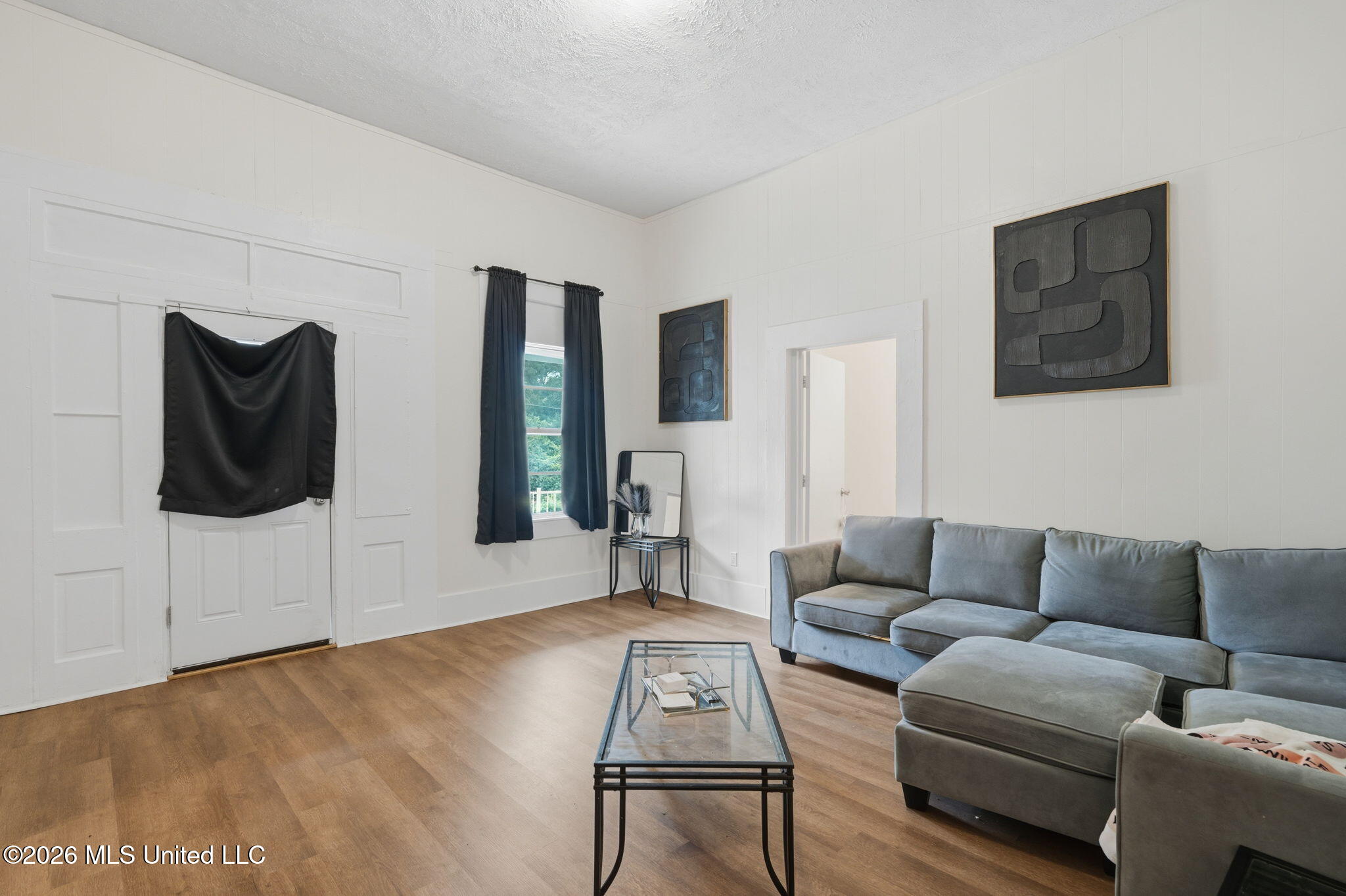 631 Avenue B Property Photo 5