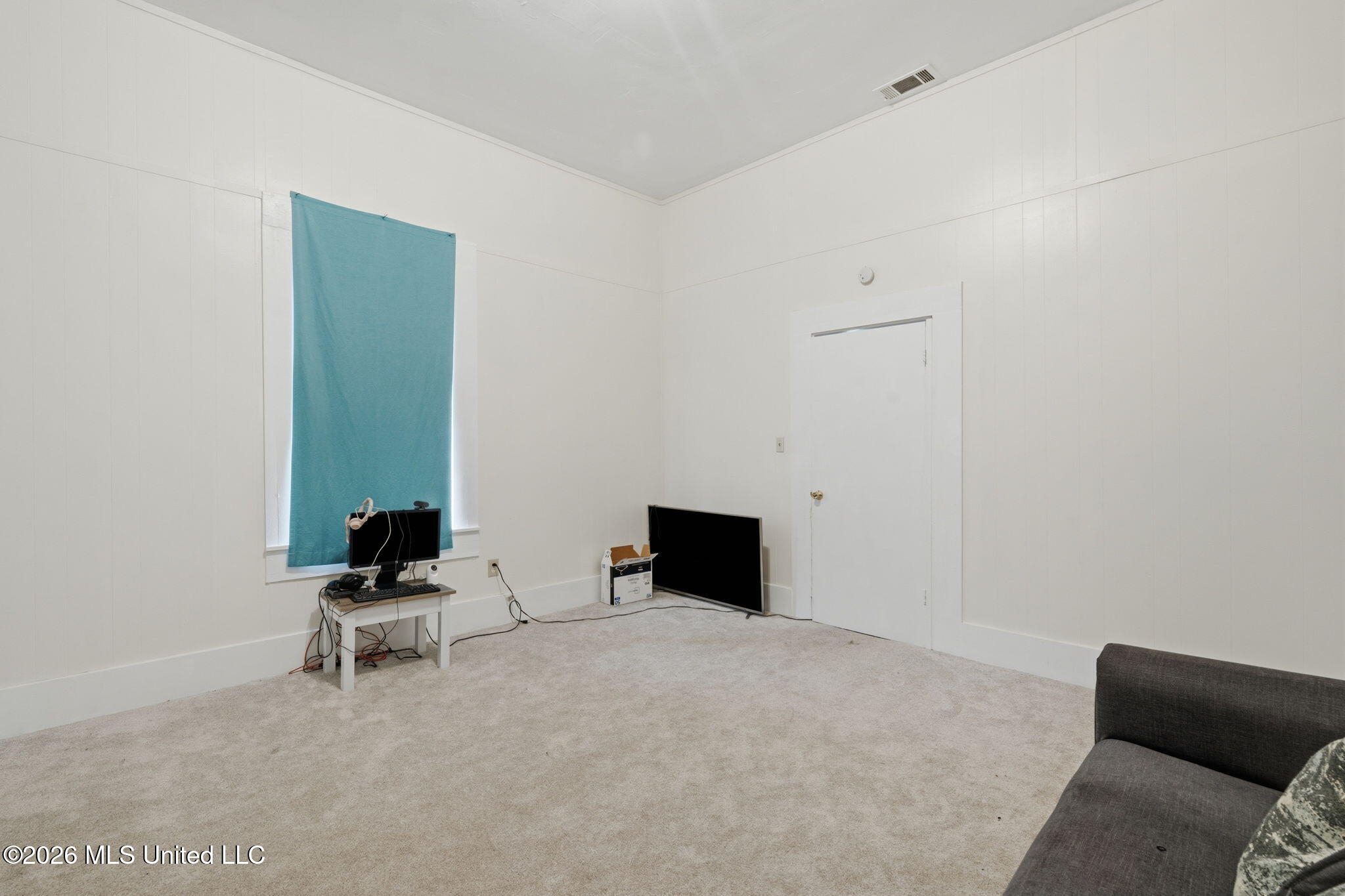631 Avenue B Property Photo 13