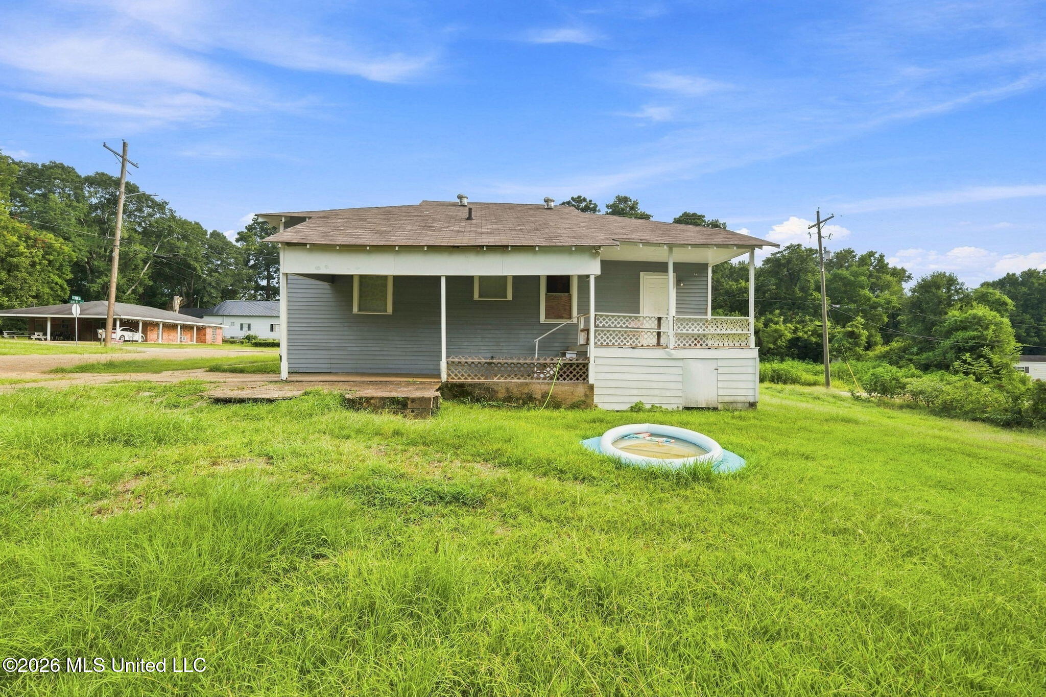 631 Avenue B Property Photo 22