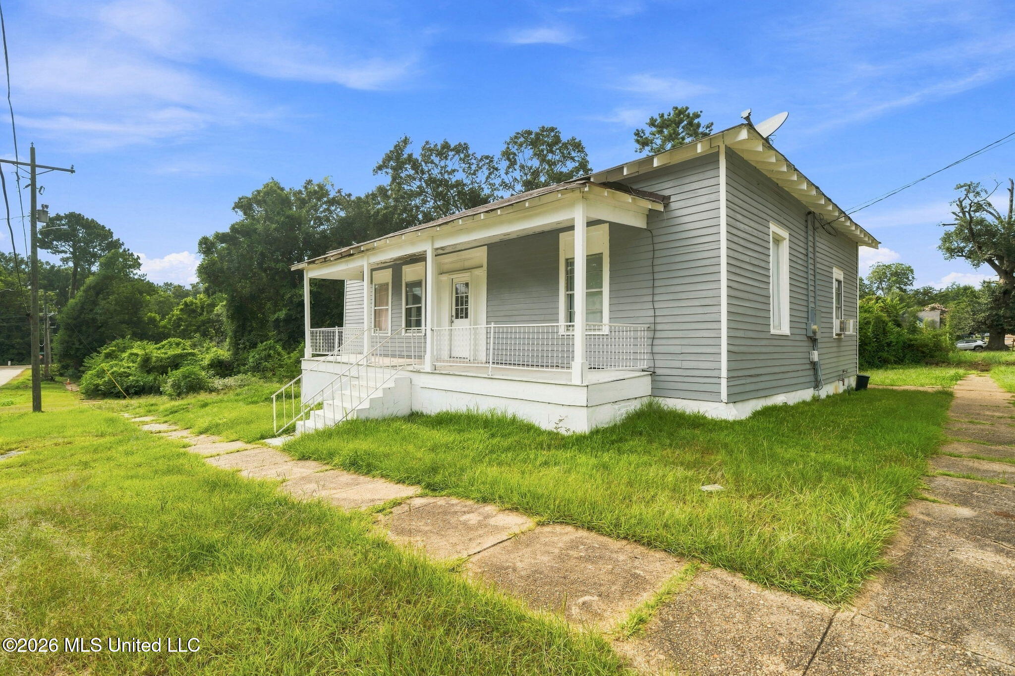 631 Avenue B Property Photo 23