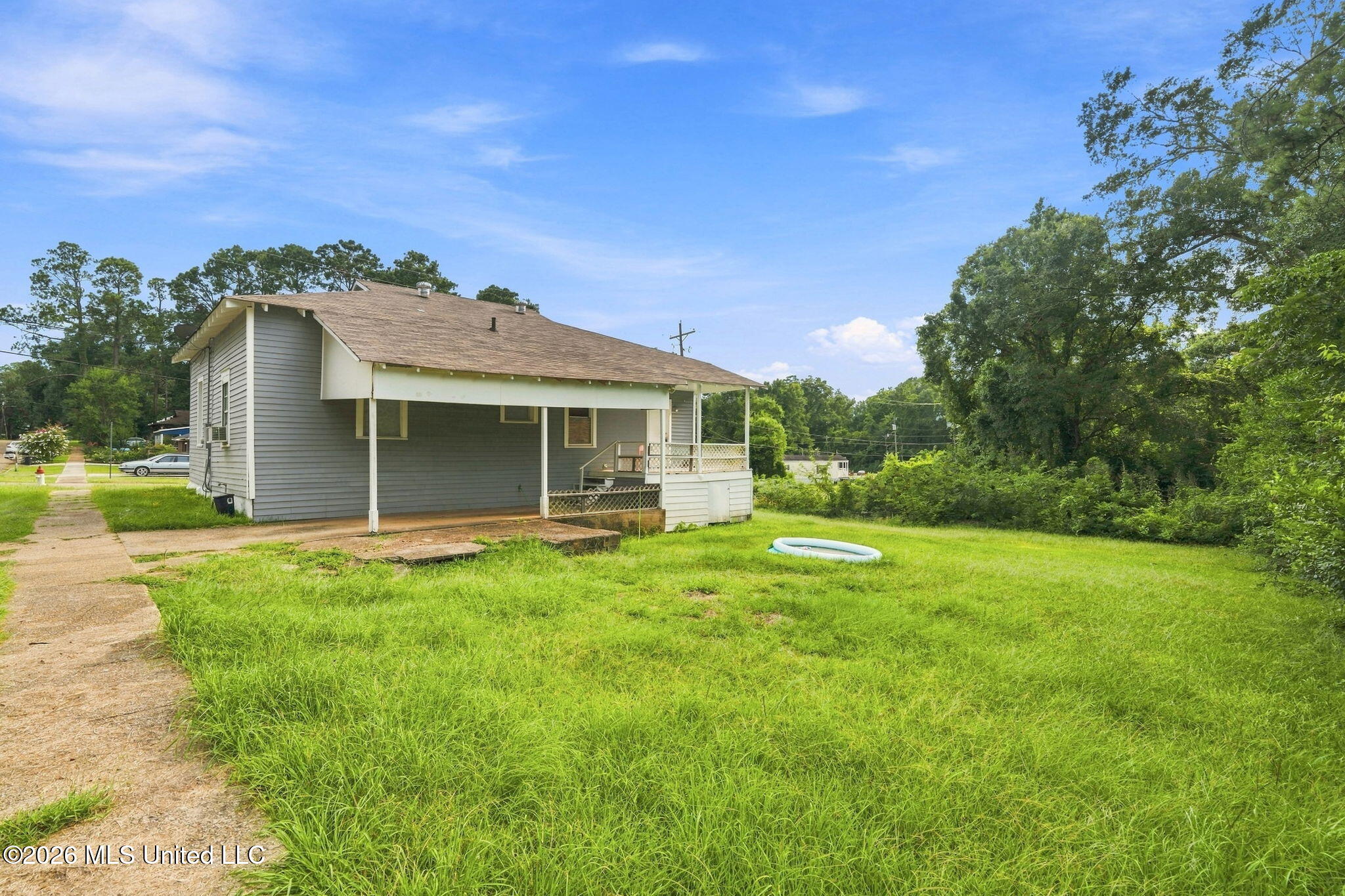 631 Avenue B Property Photo 24