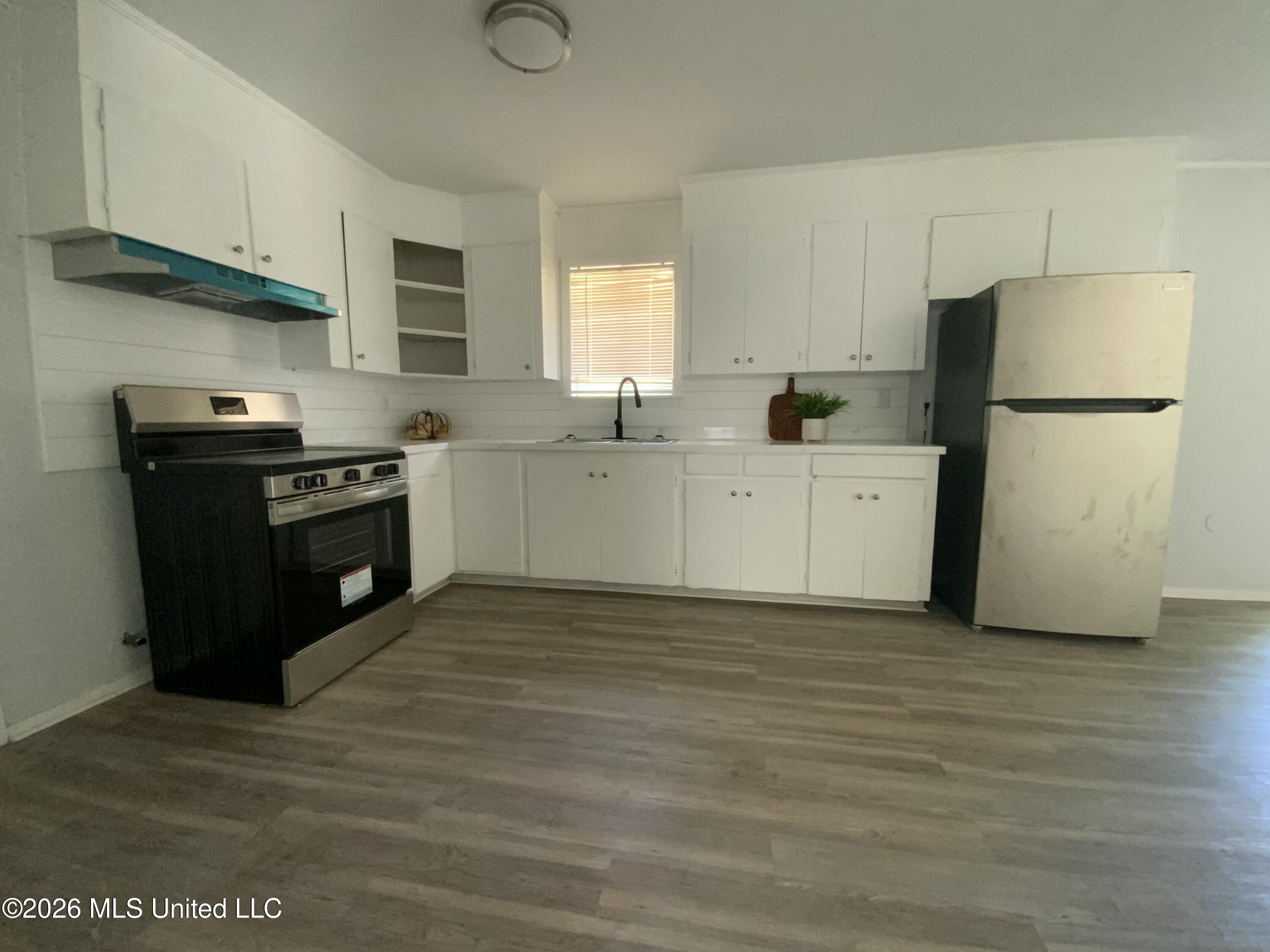 1210 Wooddell Drive Property Photo 3