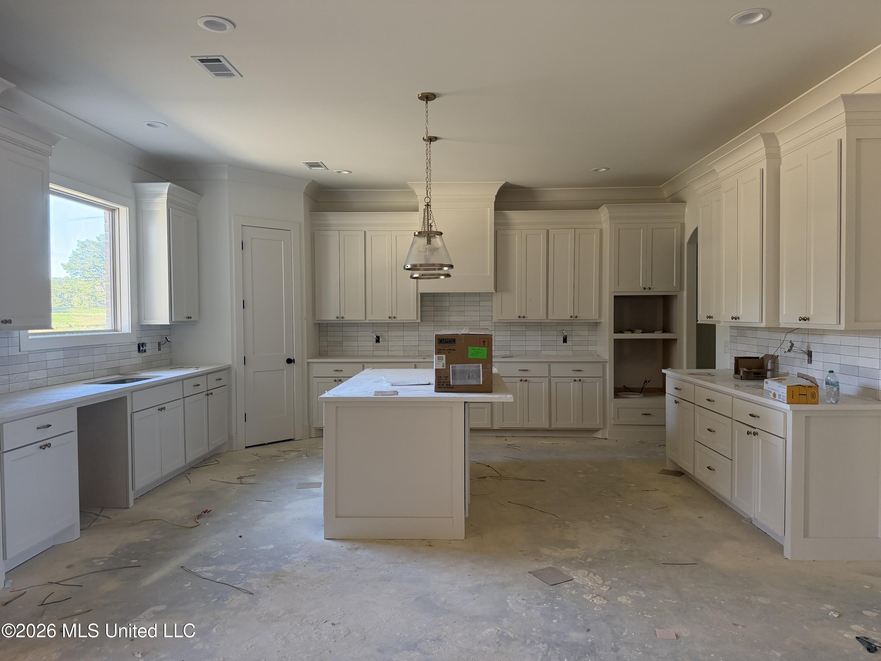 506 First Oak Property Photo 3