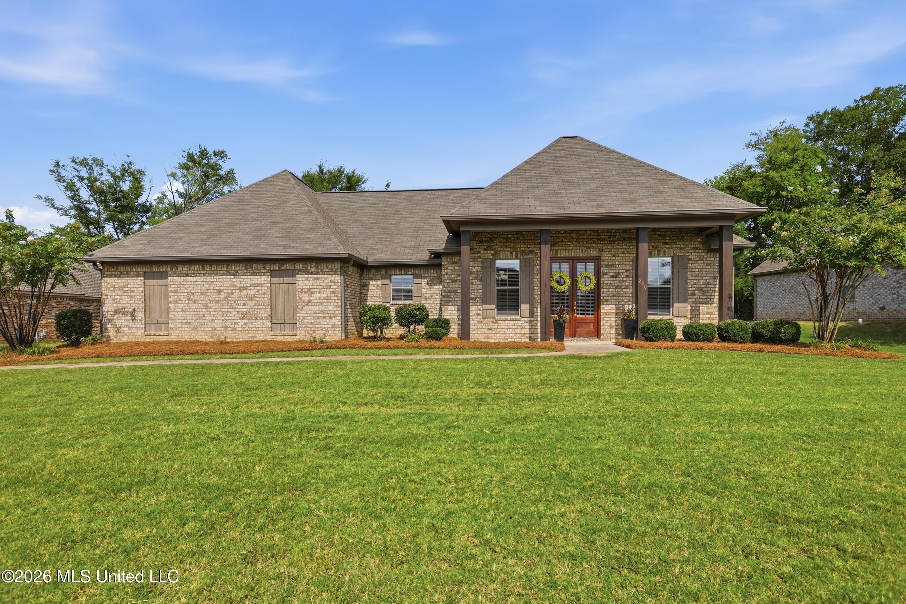 240 Falls Crossing Property Photo 1