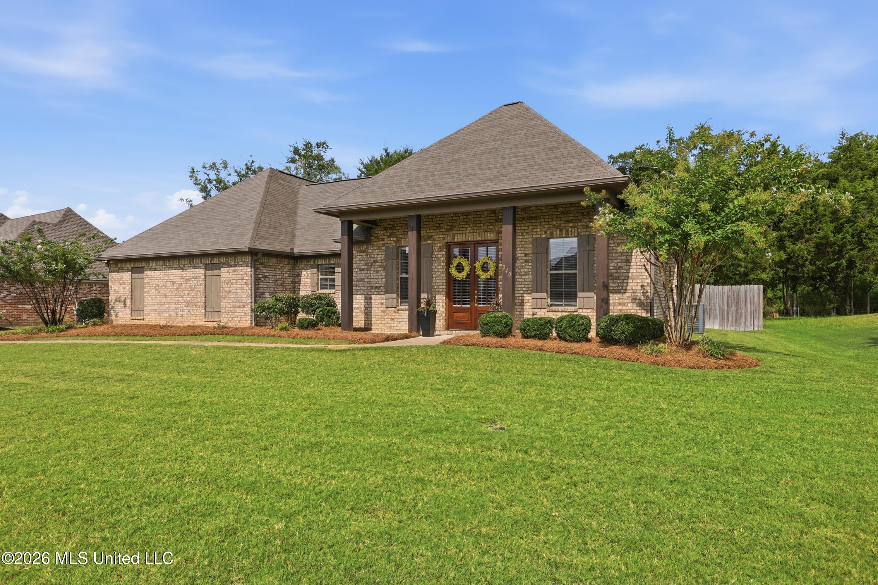 240 Falls Crossing Property Photo 2