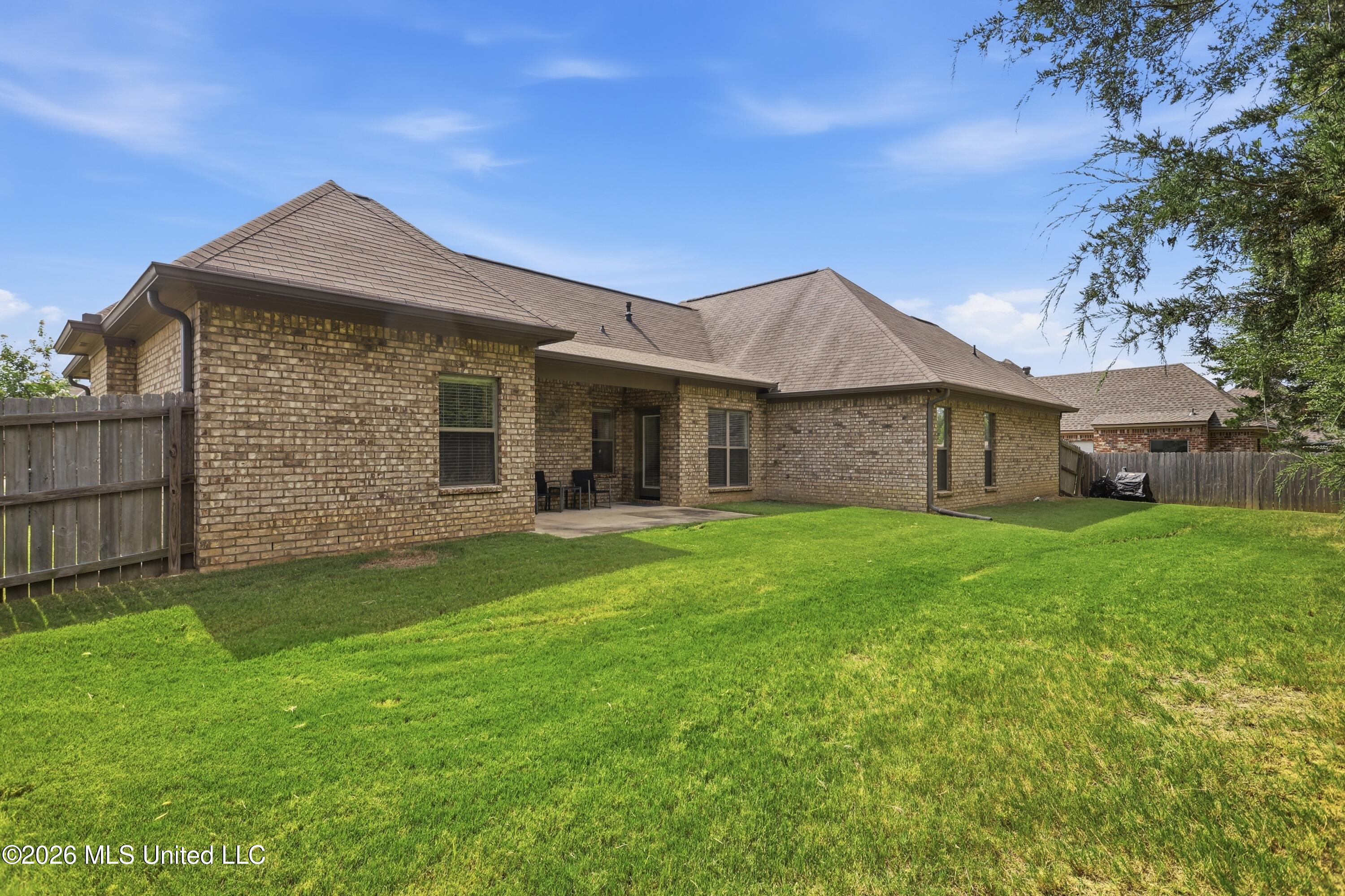 240 Falls Crossing Property Photo 20