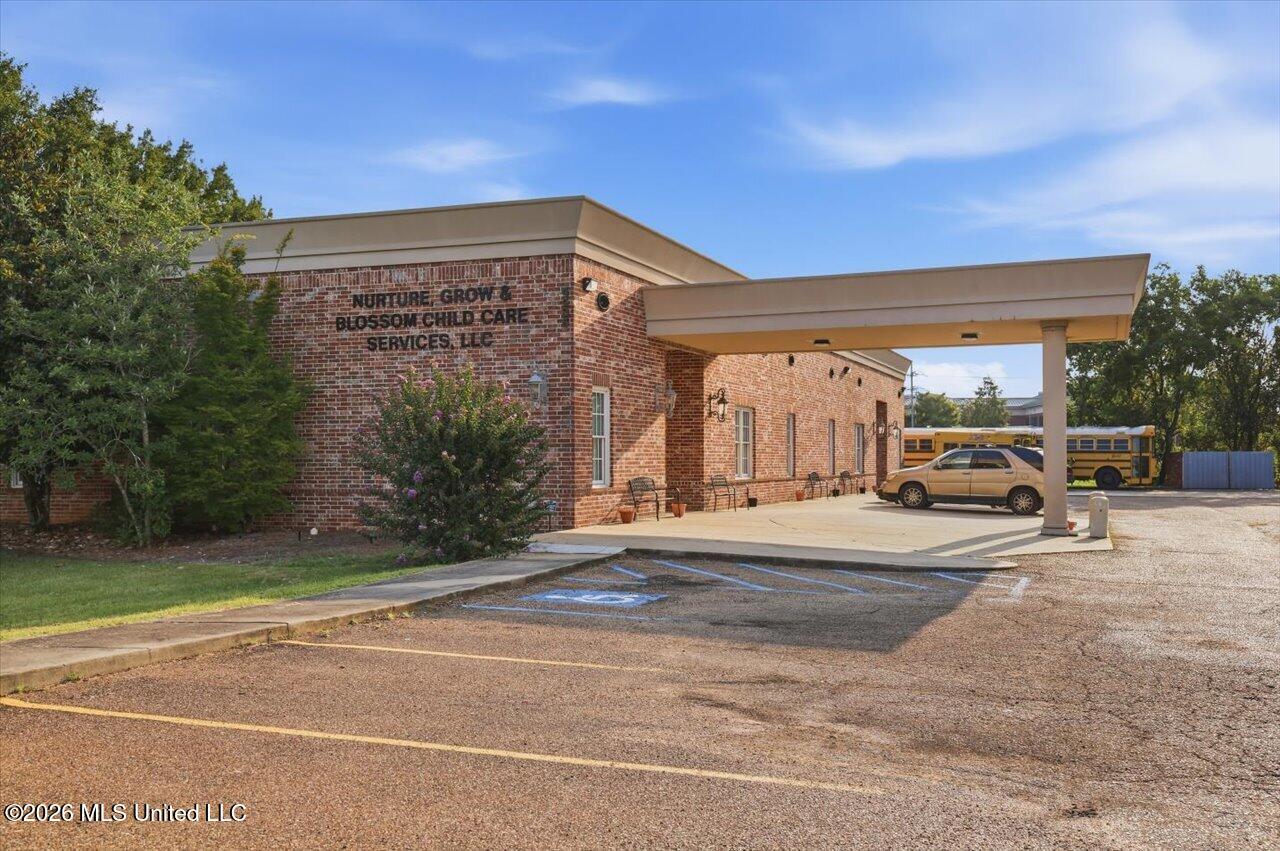 4435 Mangum Drive Property Photo 2