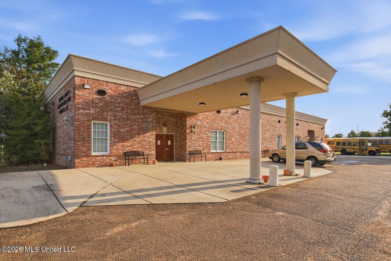 4435 Mangum Drive Property Photo 3