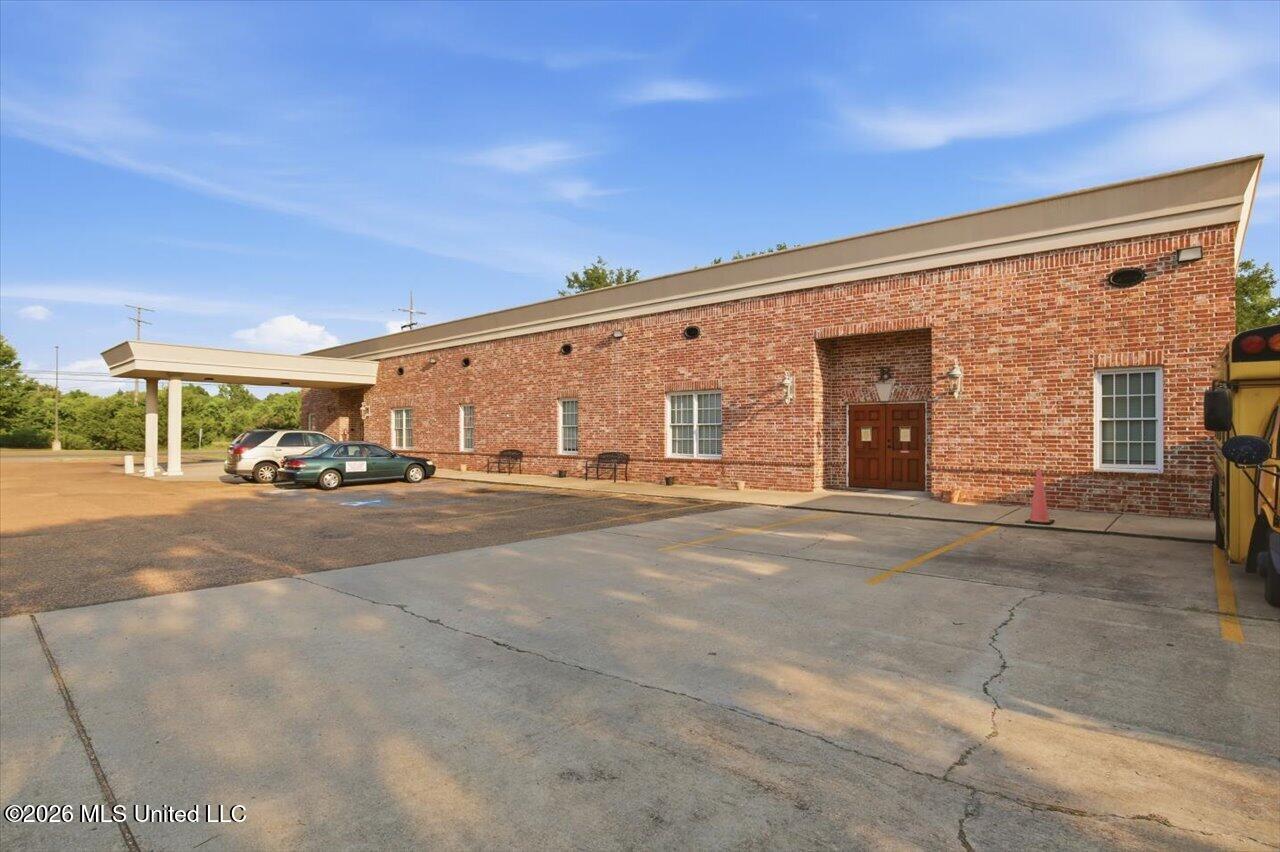 4435 Mangum Drive Property Photo 6