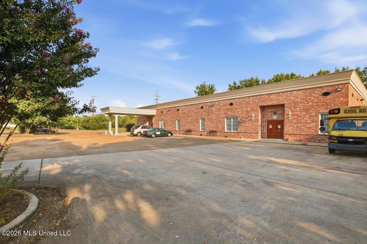 4435 Mangum Drive Property Photo 7