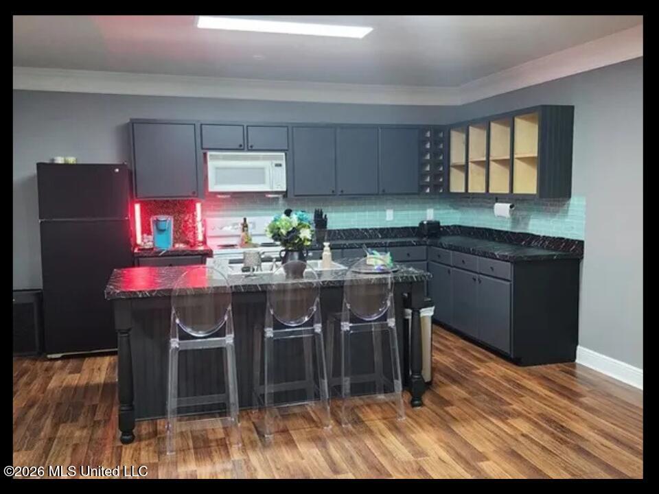 100 Elizabeth Street Property Photo 12