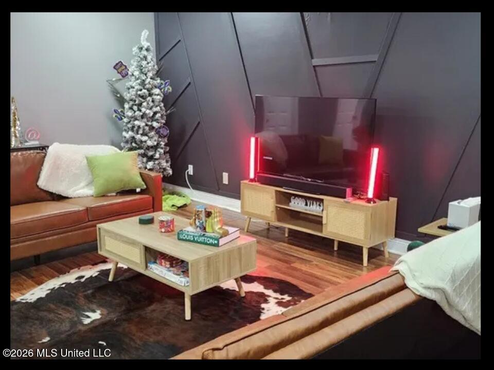 100 Elizabeth Street Property Photo 14