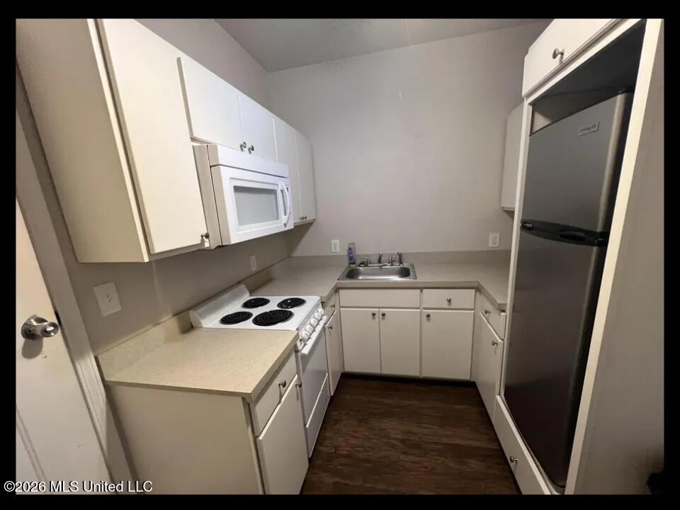 100 Elizabeth Street Property Photo 19