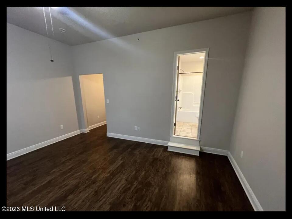 100 Elizabeth Street Property Photo 21