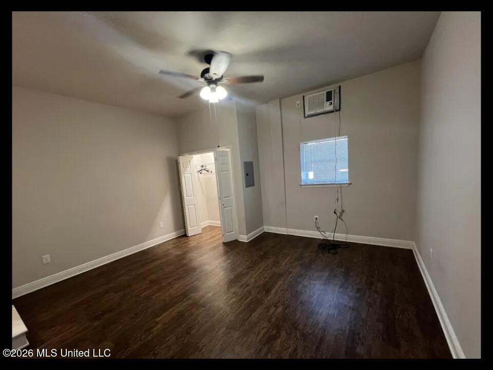 100 Elizabeth Street Property Photo 22