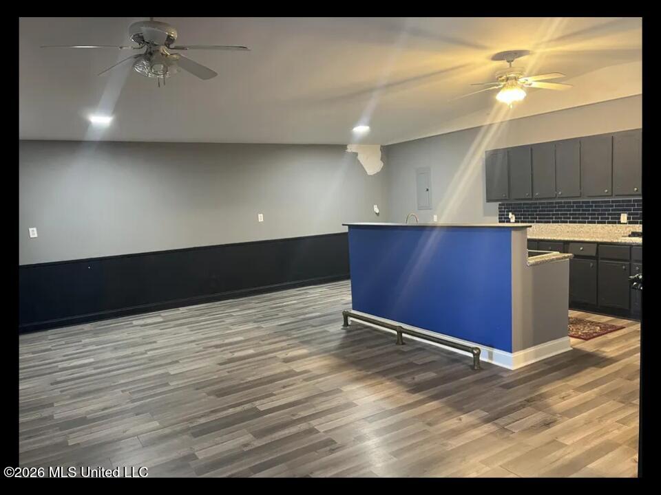 100 Elizabeth Street Property Photo 23