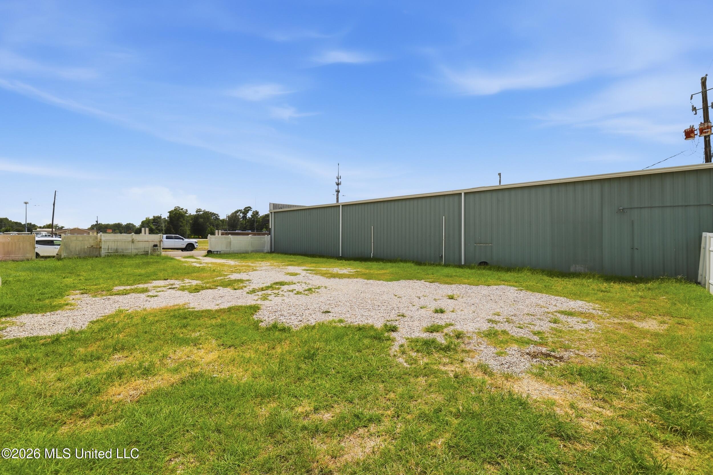 100 Elizabeth Street Property Photo 29