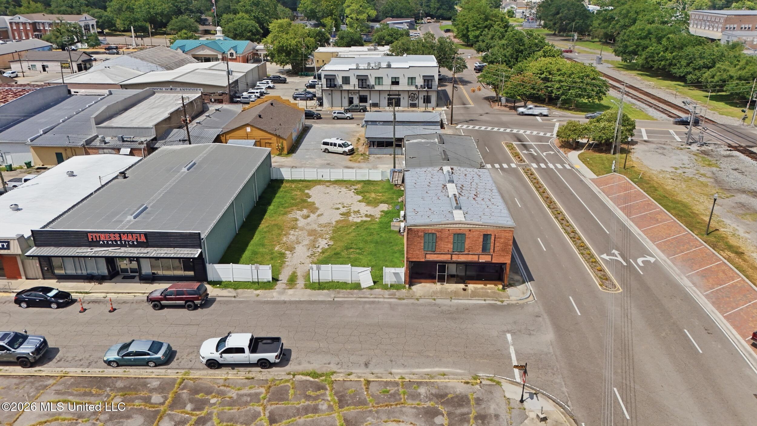 100 Elizabeth Street Property Photo 37