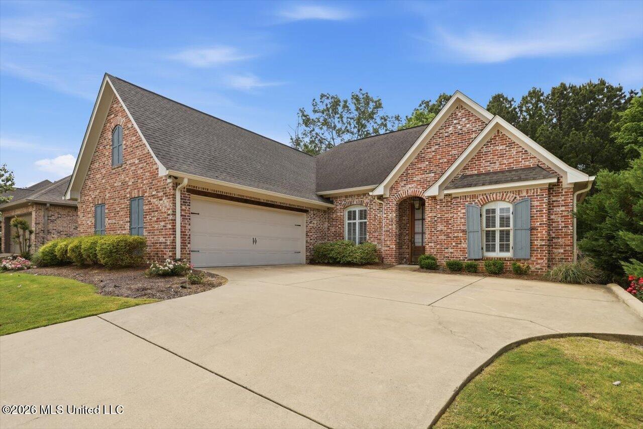 320 Oakville Circle Property Photo 2