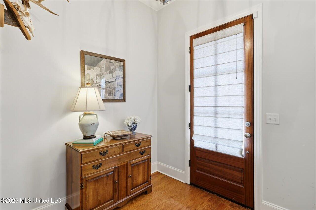 320 Oakville Circle Property Photo 7