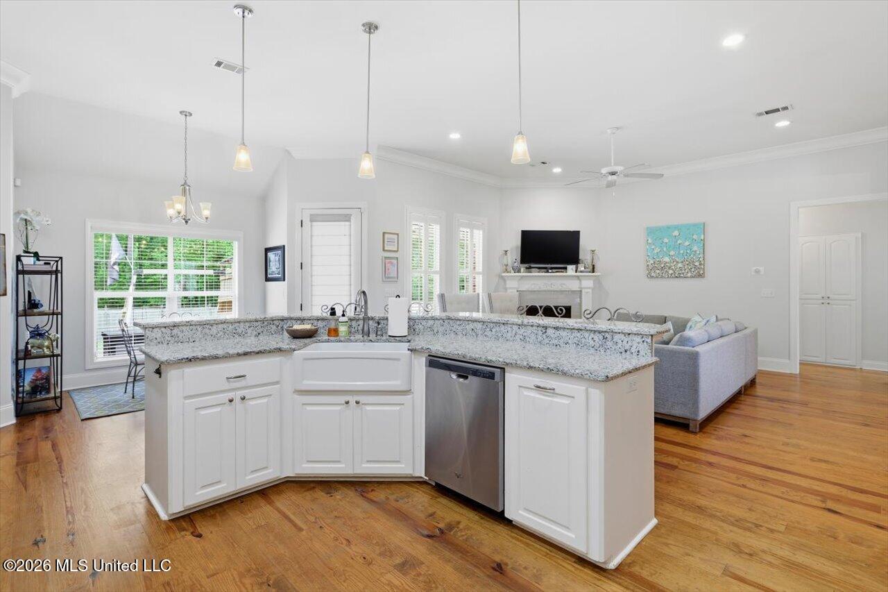 320 Oakville Circle Property Photo 15