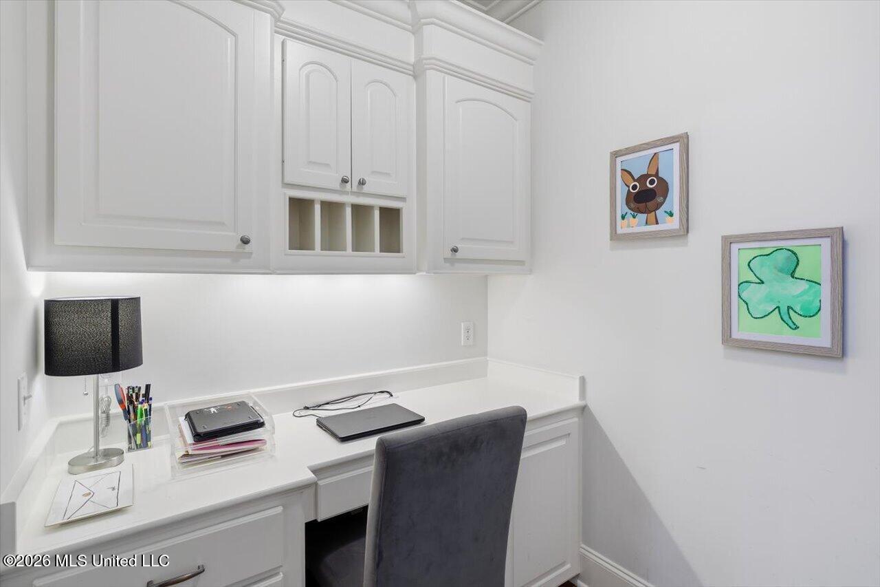 320 Oakville Circle Property Photo 17
