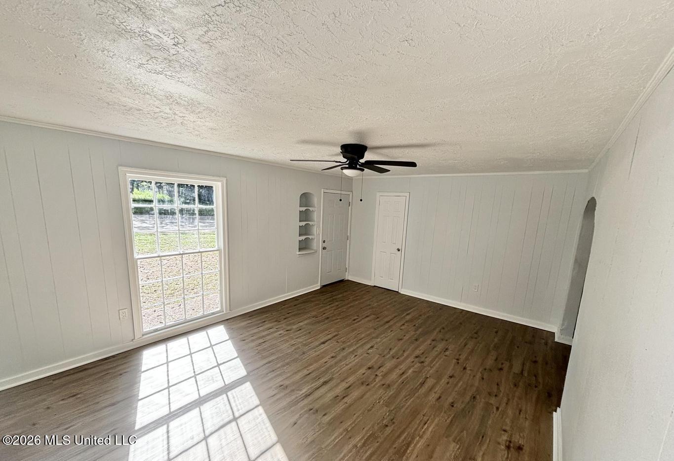 2123 Belvedere Drive Property Photo 2