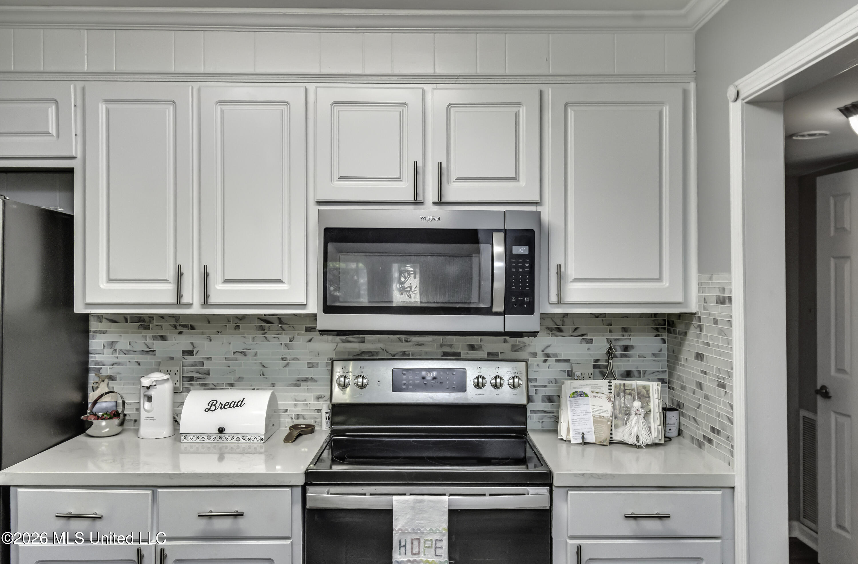 106 Glen Cove Road Property Photo 3