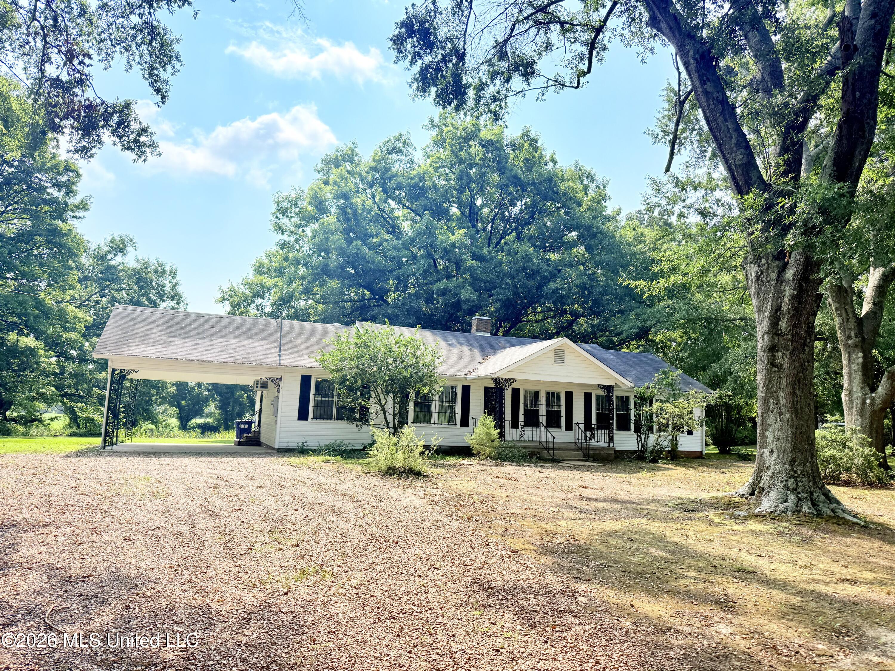 2590 Highway 51 Property Photo 1