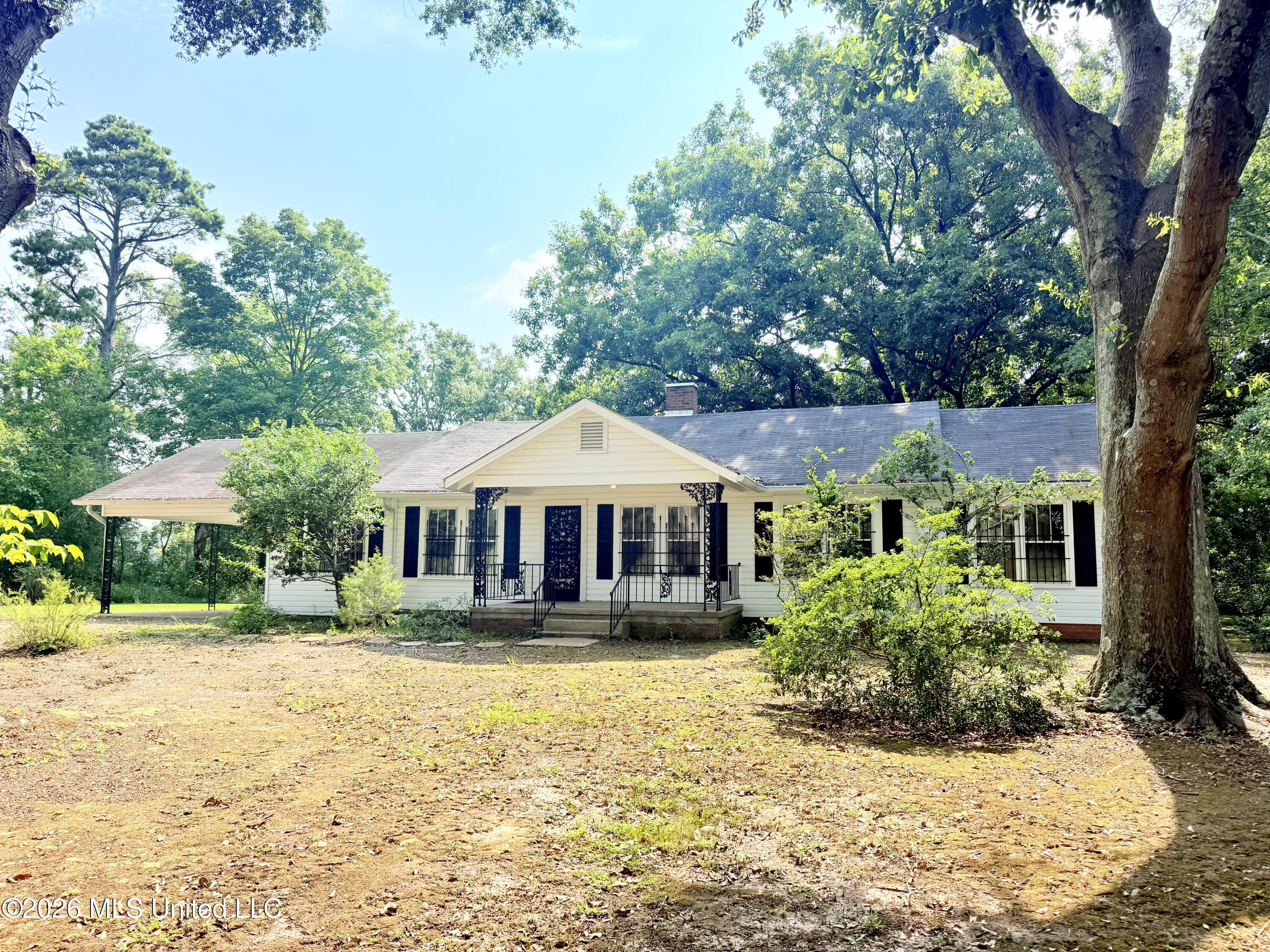 2590 Highway 51 Property Photo 2
