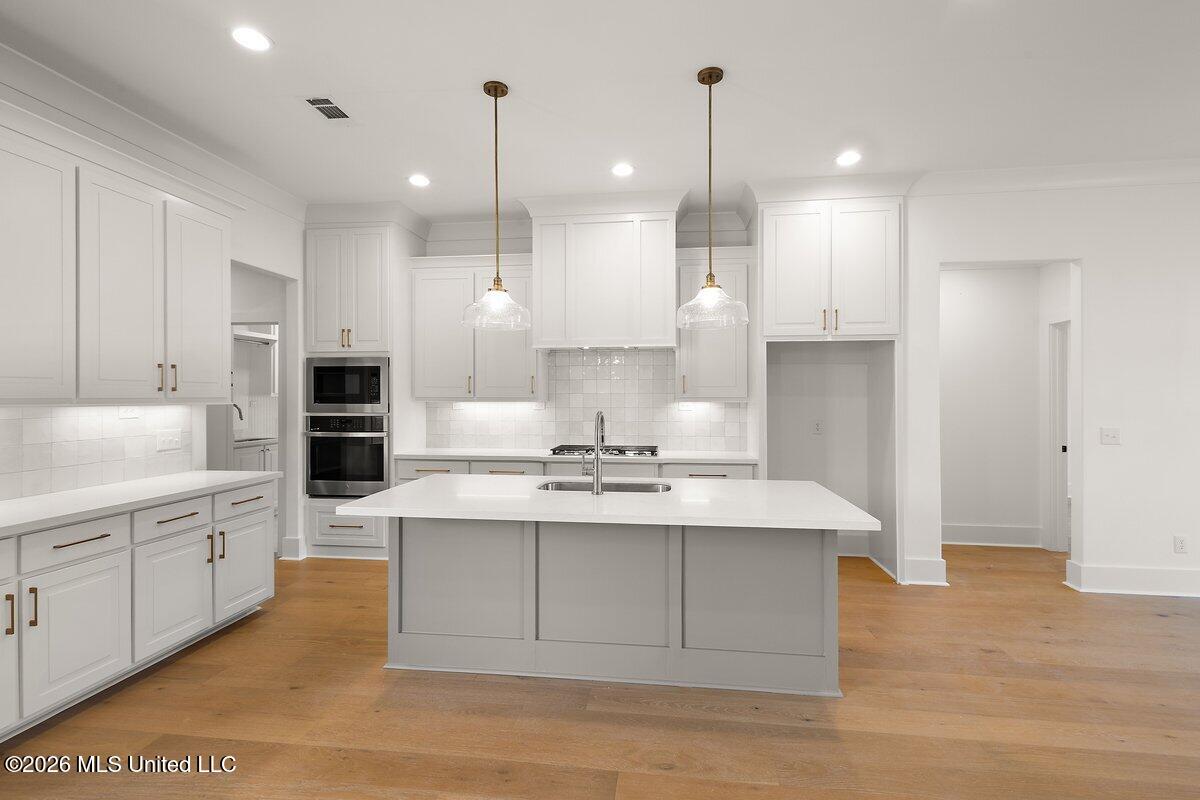 420 Aurora Circle Property Photo 8