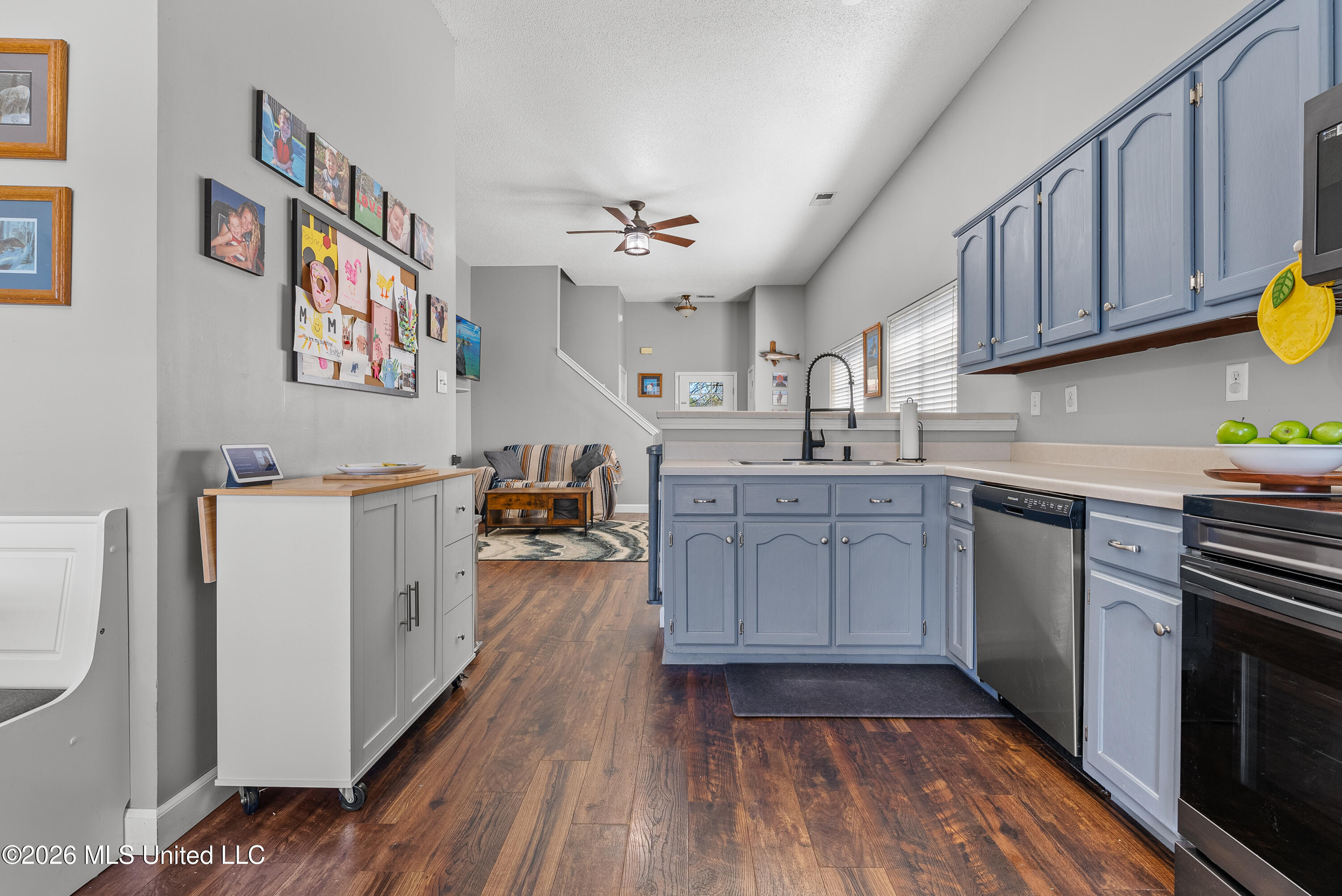 10611 Pecan View Drive Property Photo 6