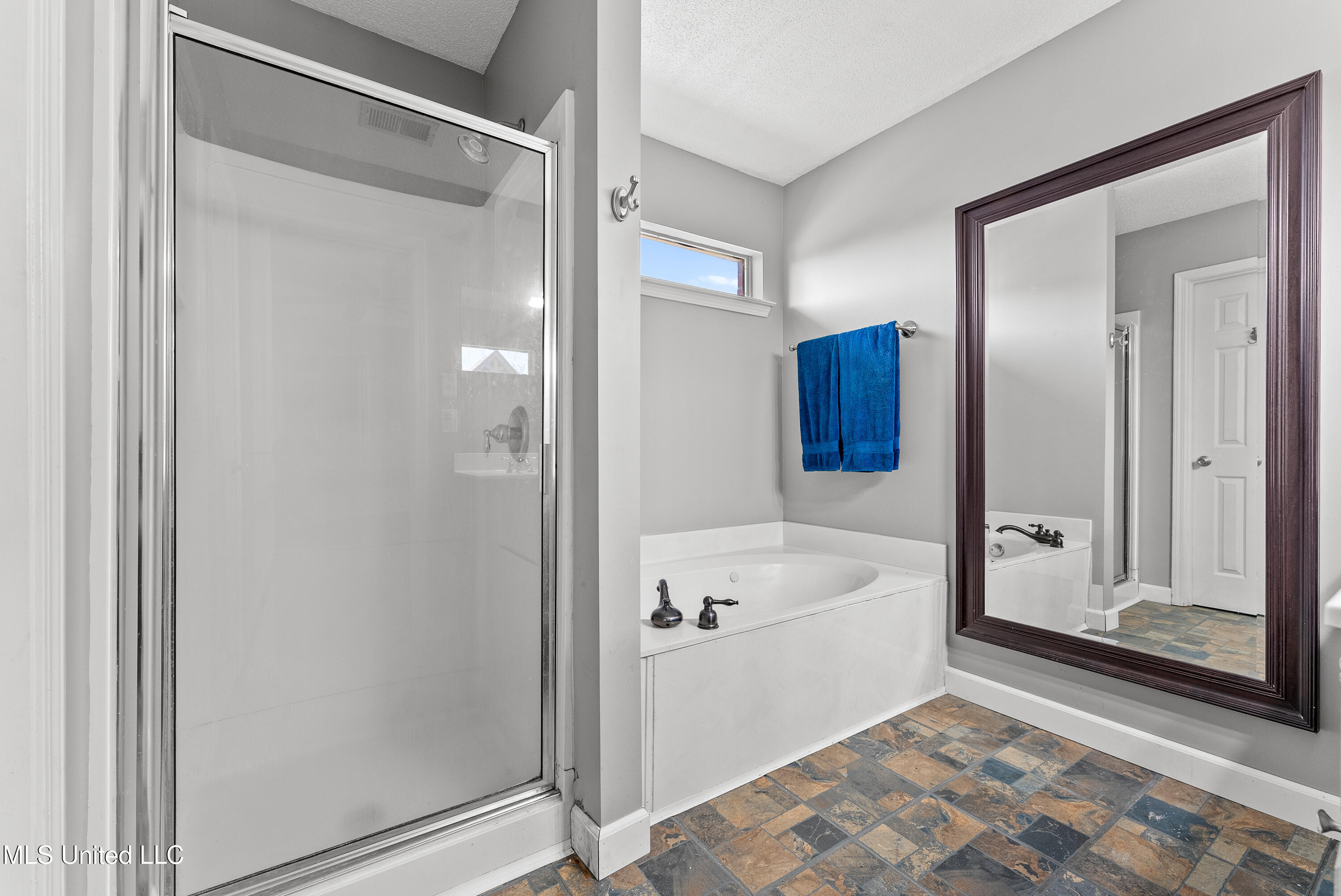 10611 Pecan View Drive Property Photo 12