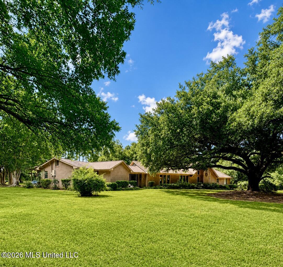 152 Brooksberg Drive Property Photo 1