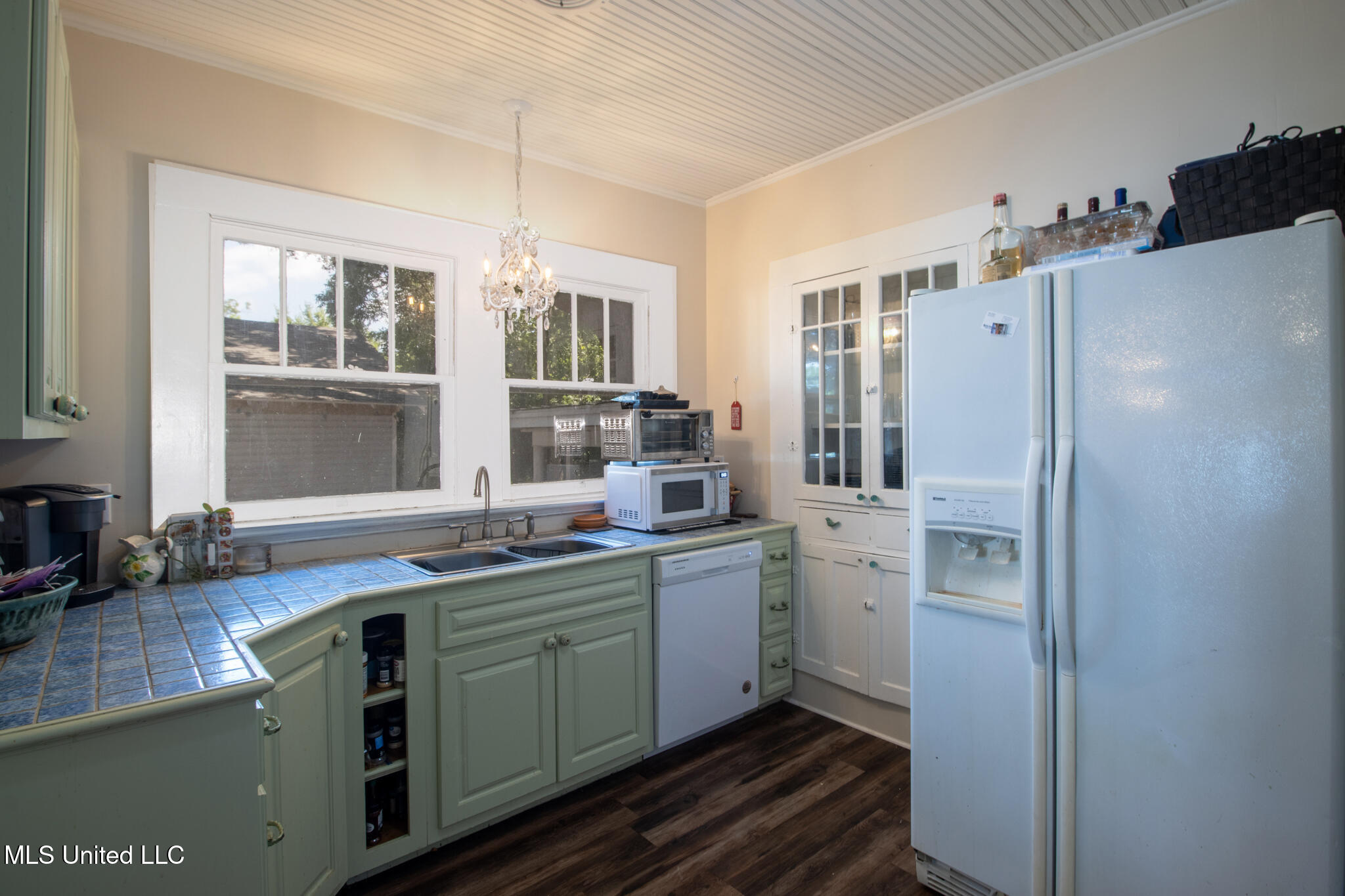 258 Querens Avenue Property Photo 8