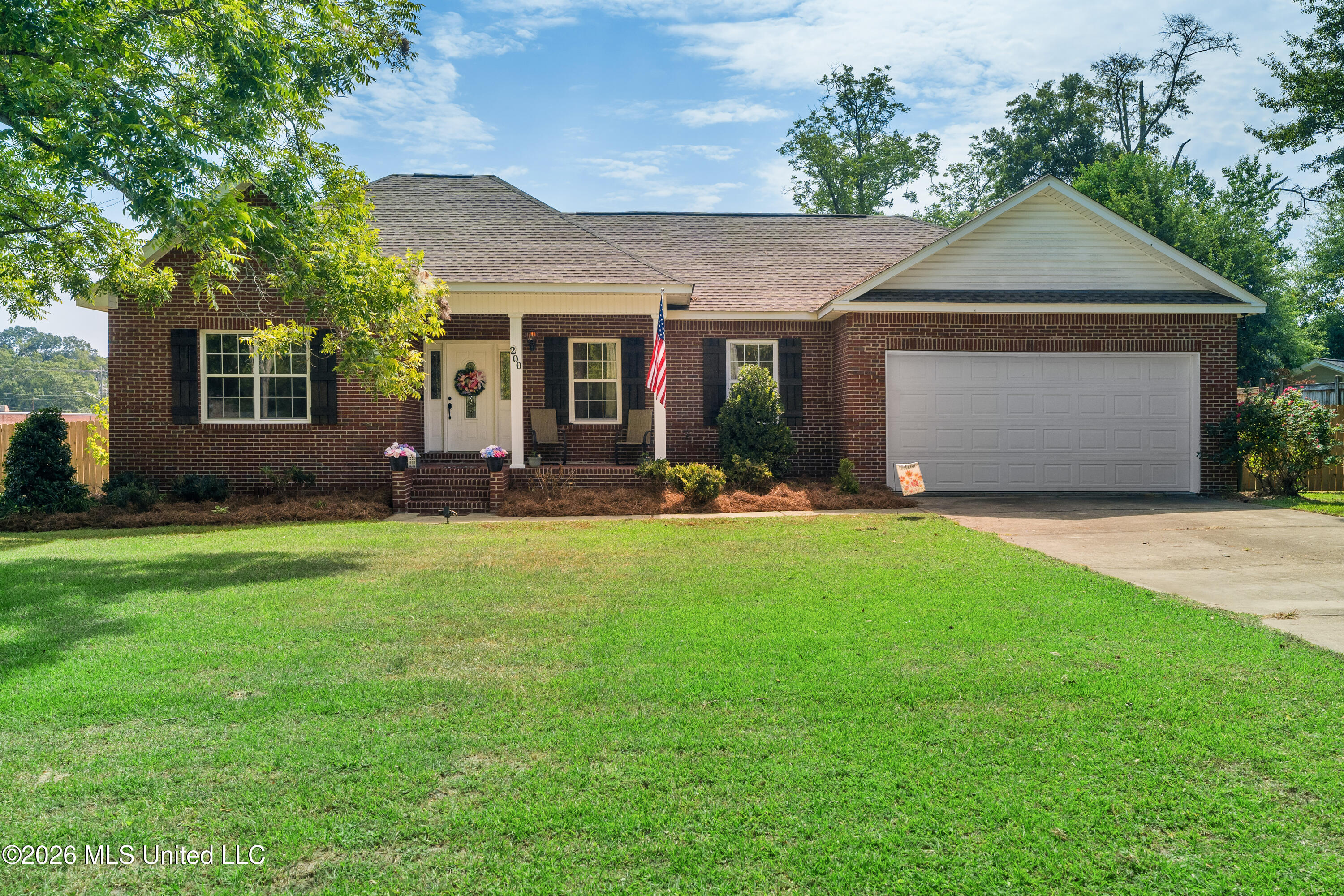 200 Poplar Street Property Photo 1