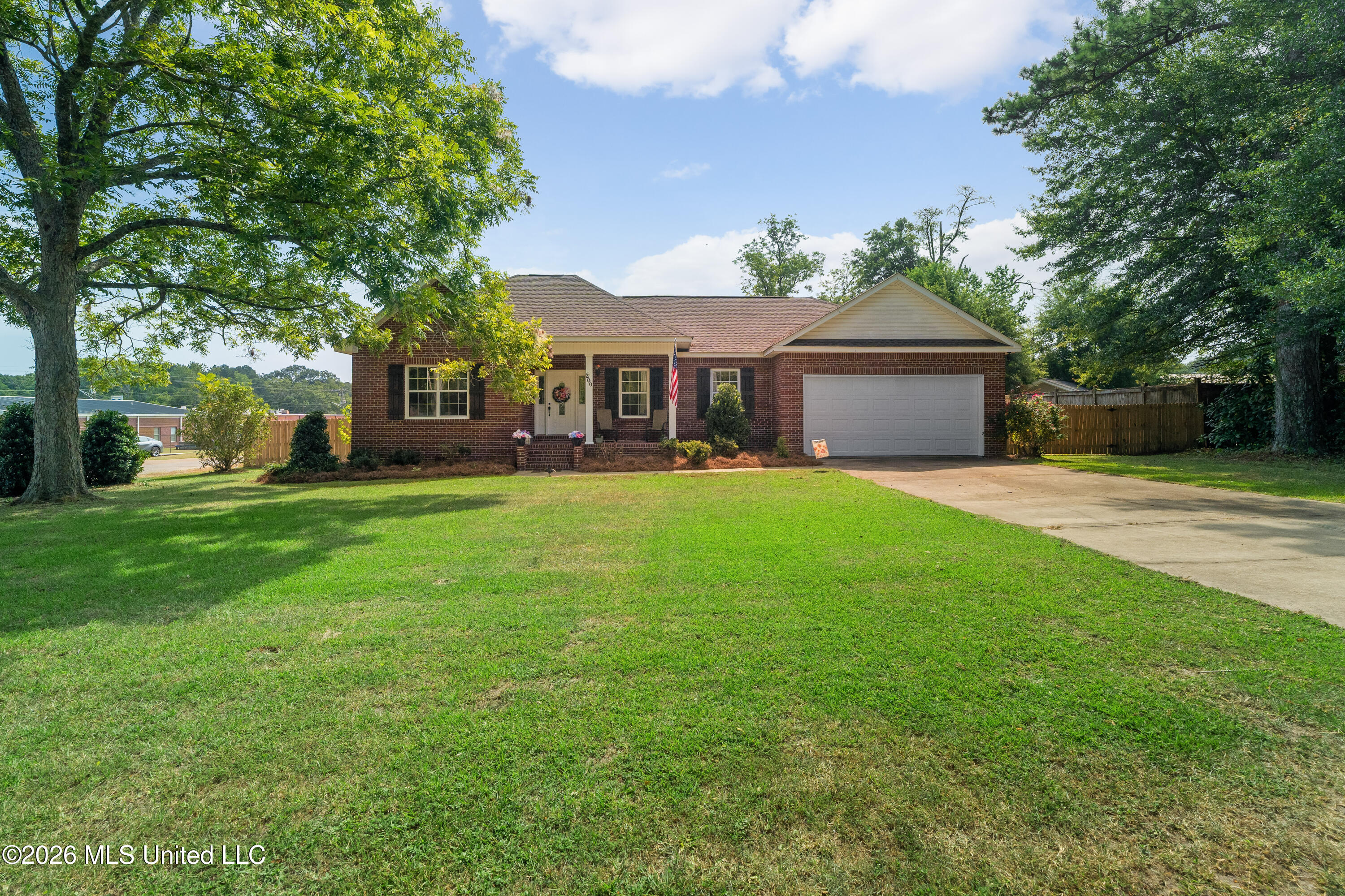 200 Poplar Street Property Photo 3