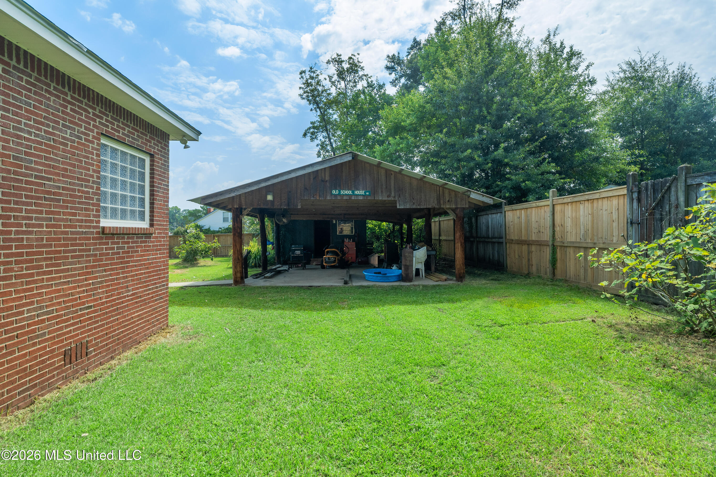200 Poplar Street Property Photo 38