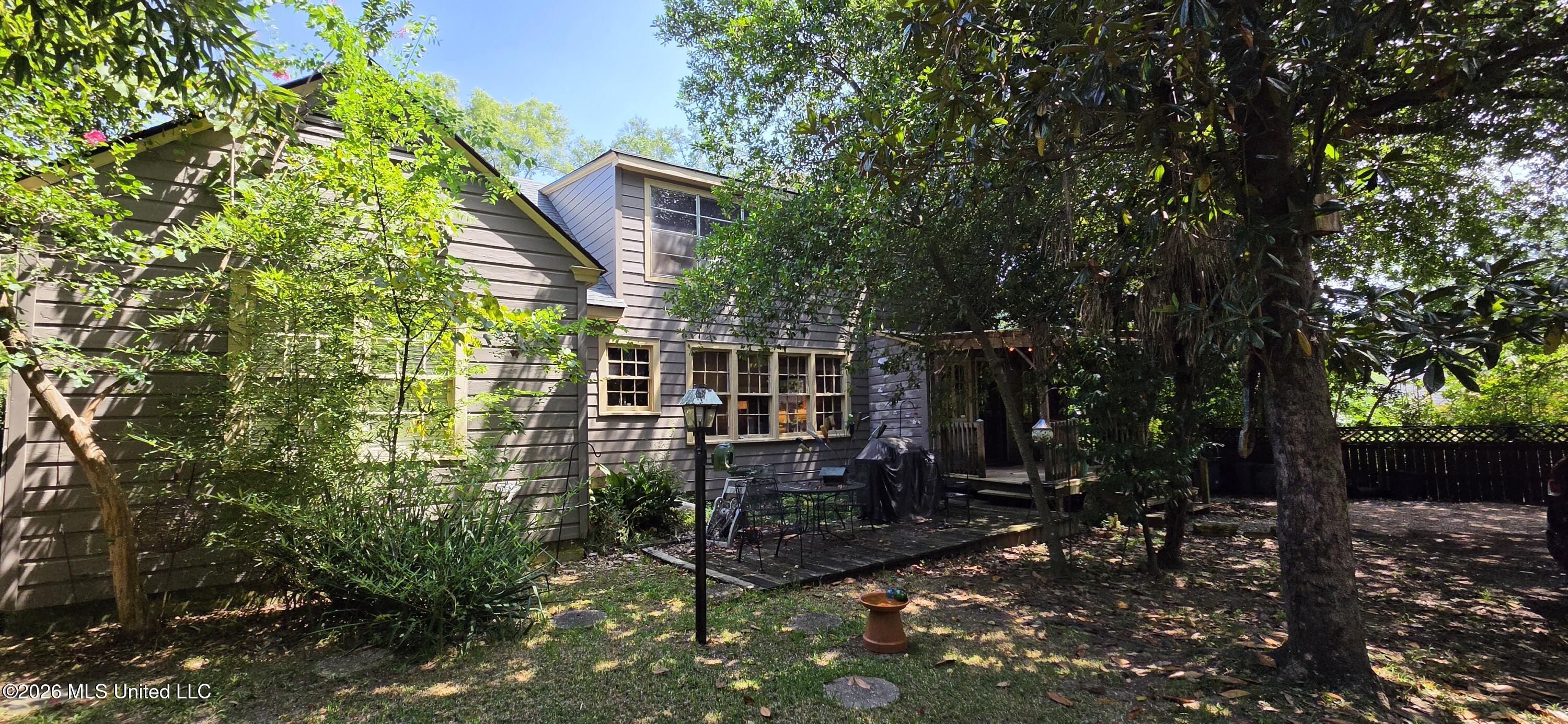 1055 Manship Street Property Photo 10