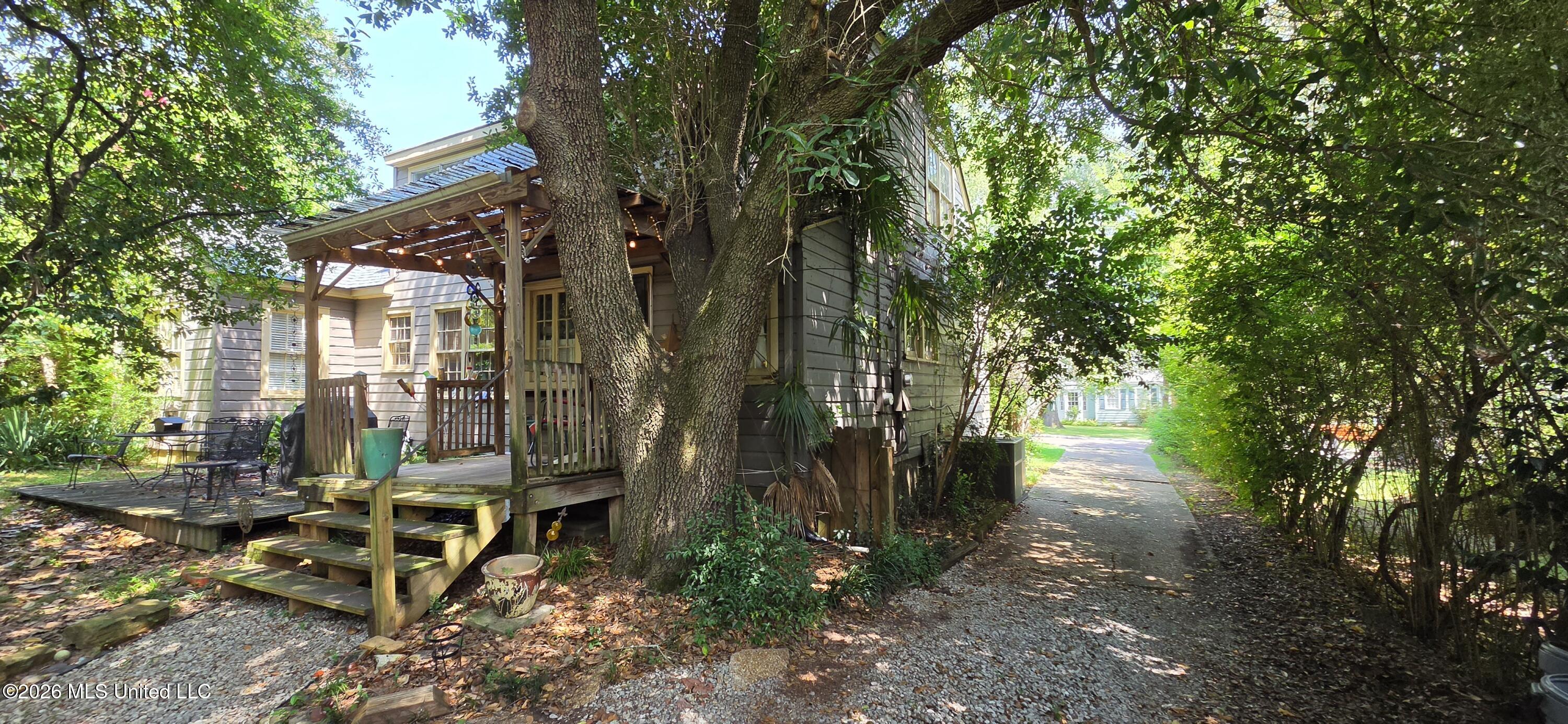 1055 Manship Street Property Photo 12