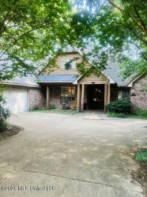 1135 Martingale Road Property Photo 2