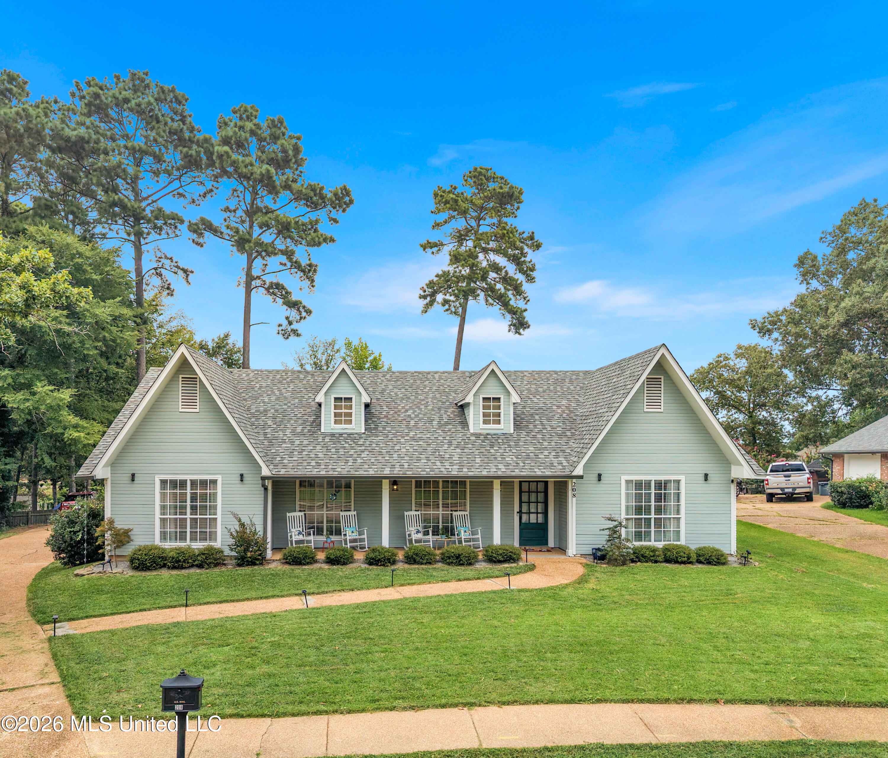 208 Boxwood Circle Property Photo 1