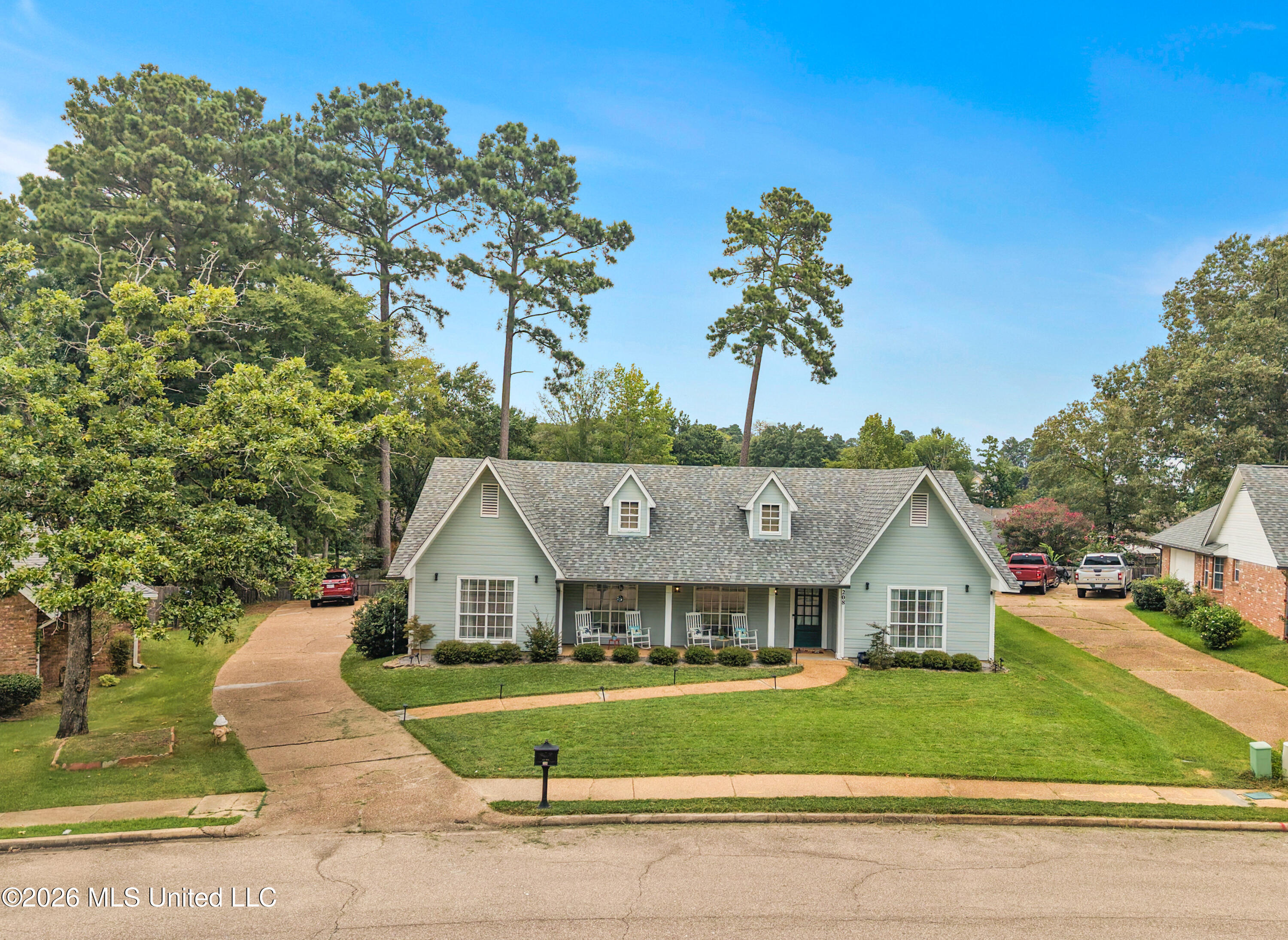 208 Boxwood Circle Property Photo 2