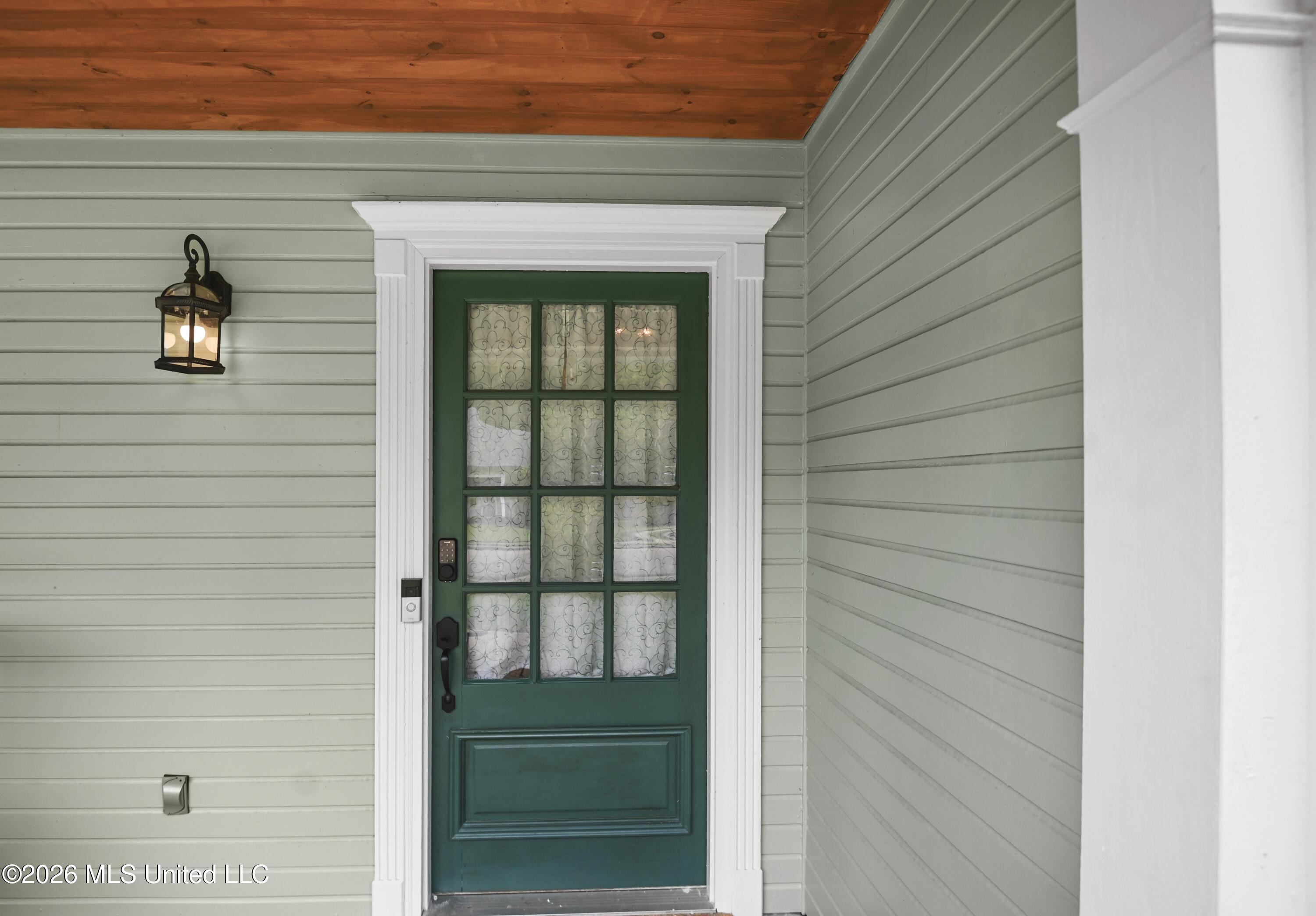 208 Boxwood Circle Property Photo 3