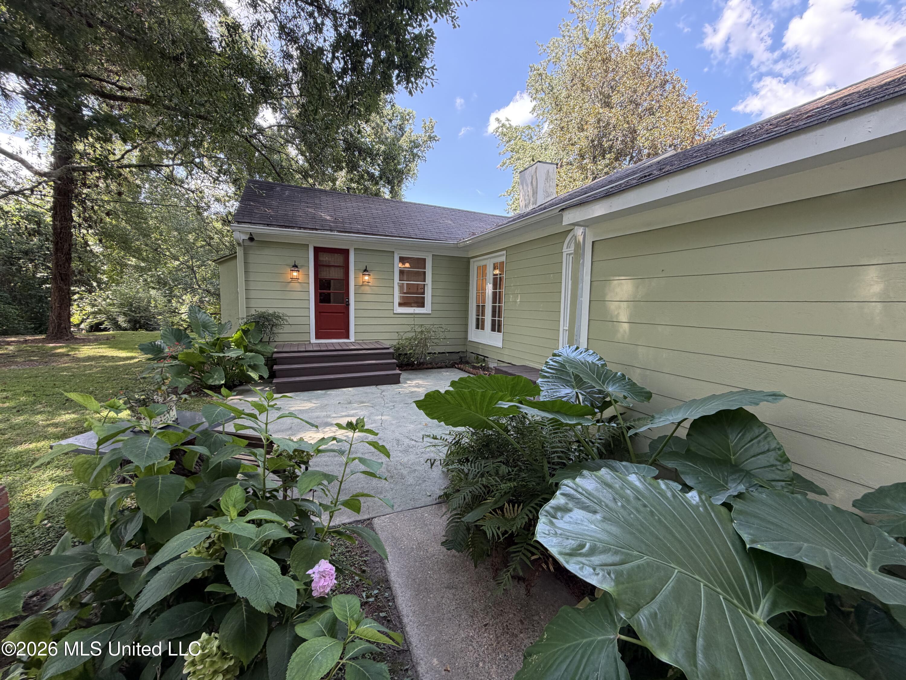 27 Montebello Drive Property Photo 2