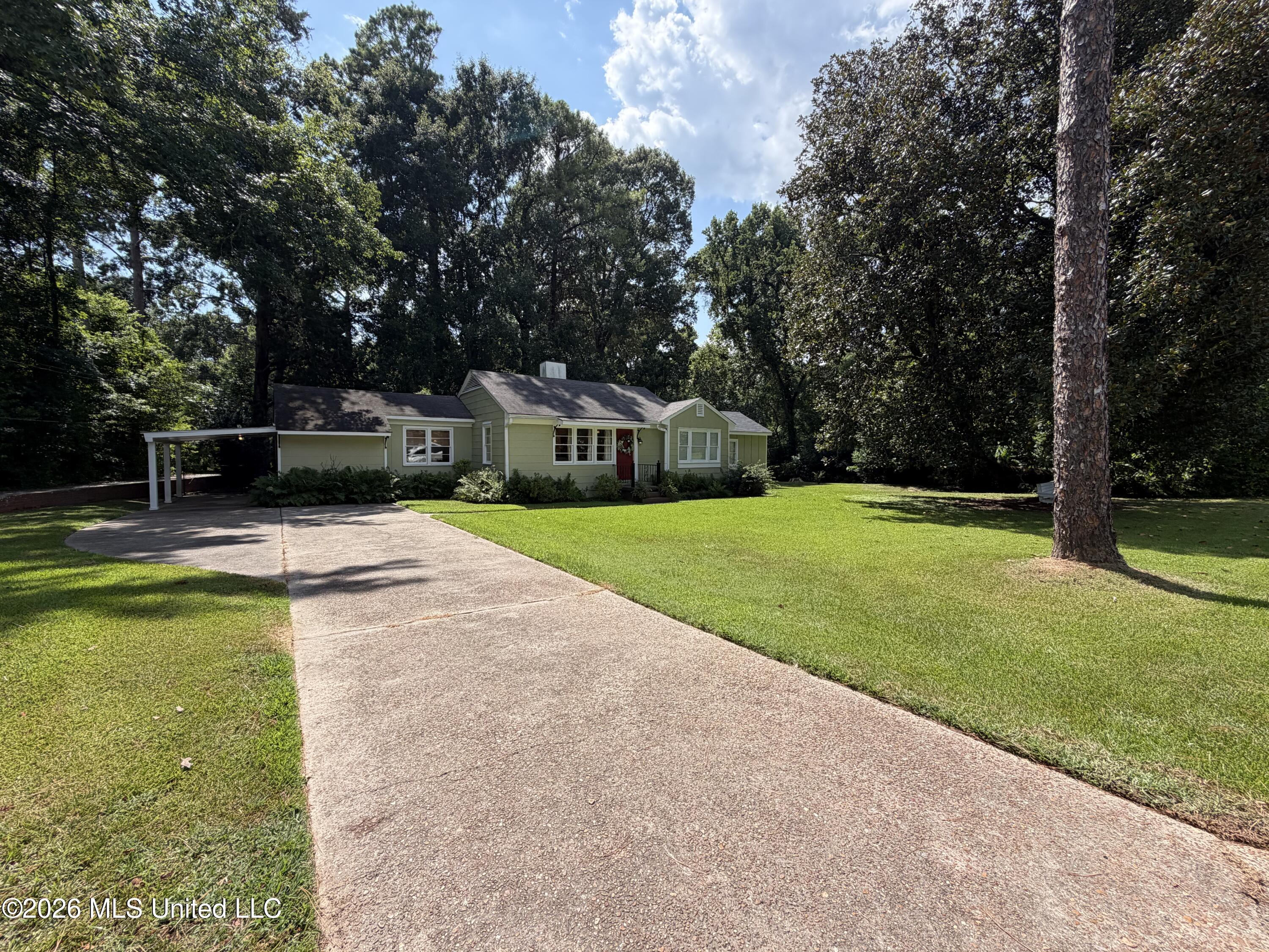 27 Montebello Drive Property Photo 8