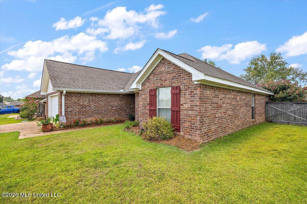 115 Ash Ridge Place Property Photo 3