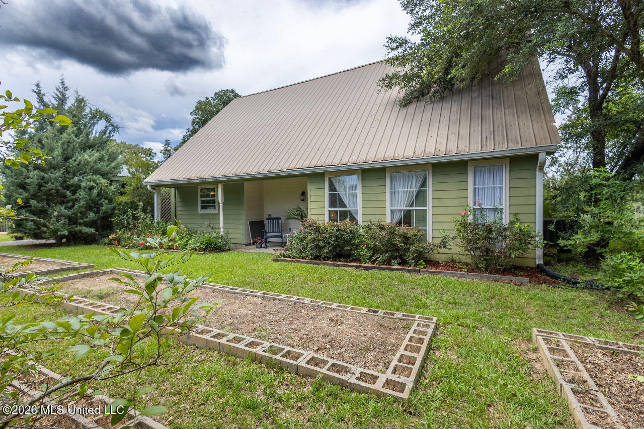 76 Shadow Lake Drive Property Photo 2