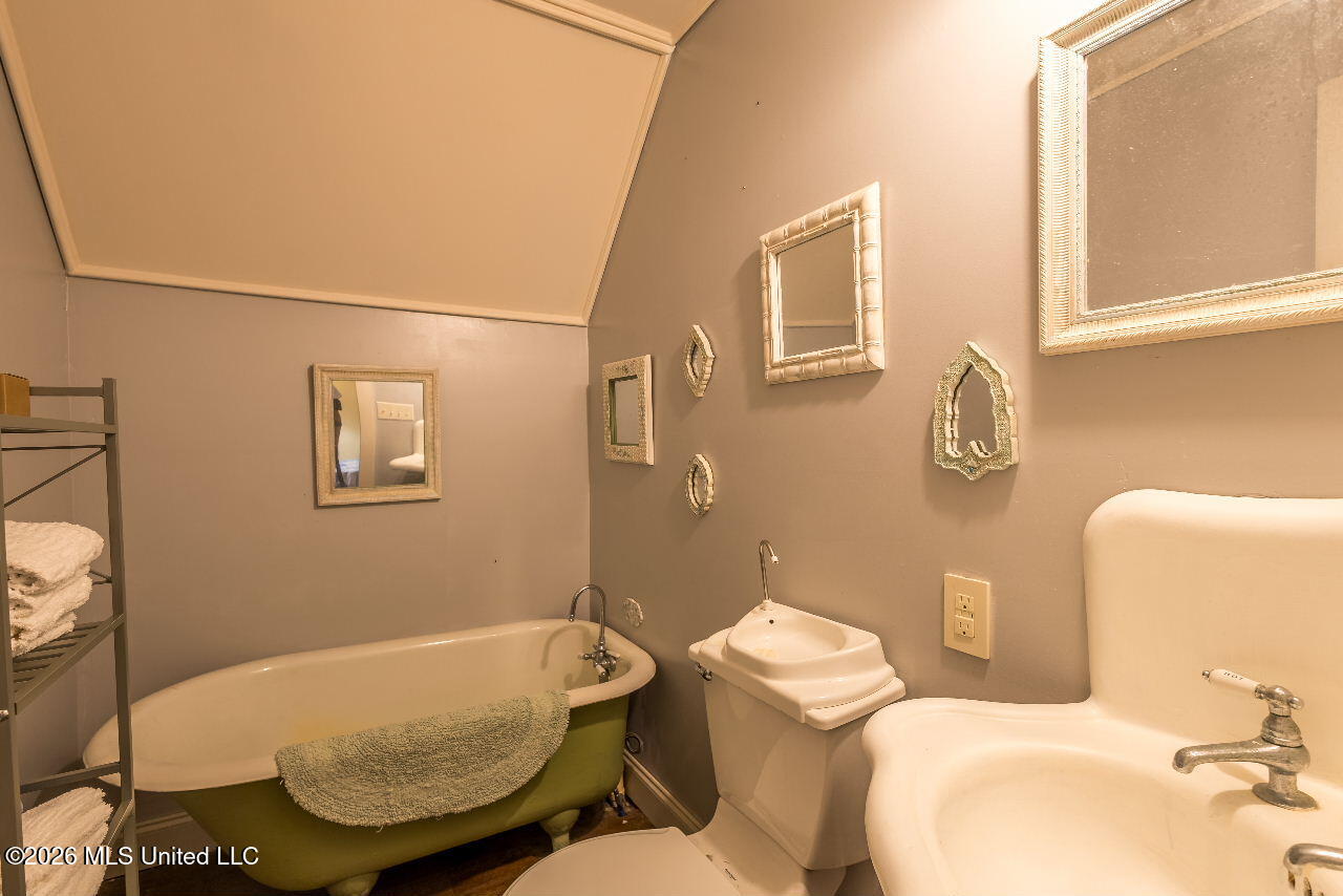 76 Shadow Lake Drive Property Photo 17